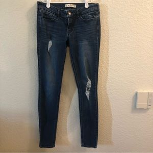Hollister Dark Wash Distressed Skinny Jean 25 x 31